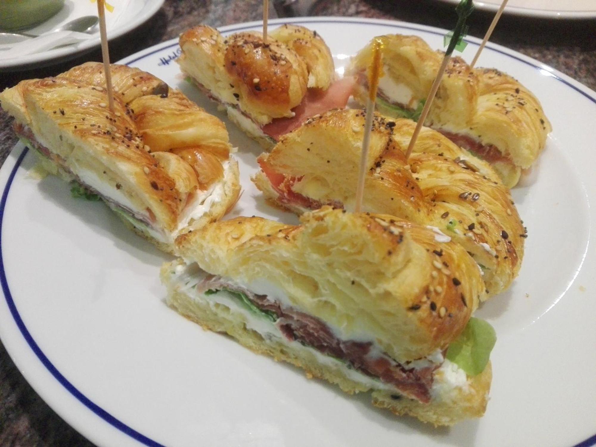 California Pastry Hotel 체르비아 외부 사진