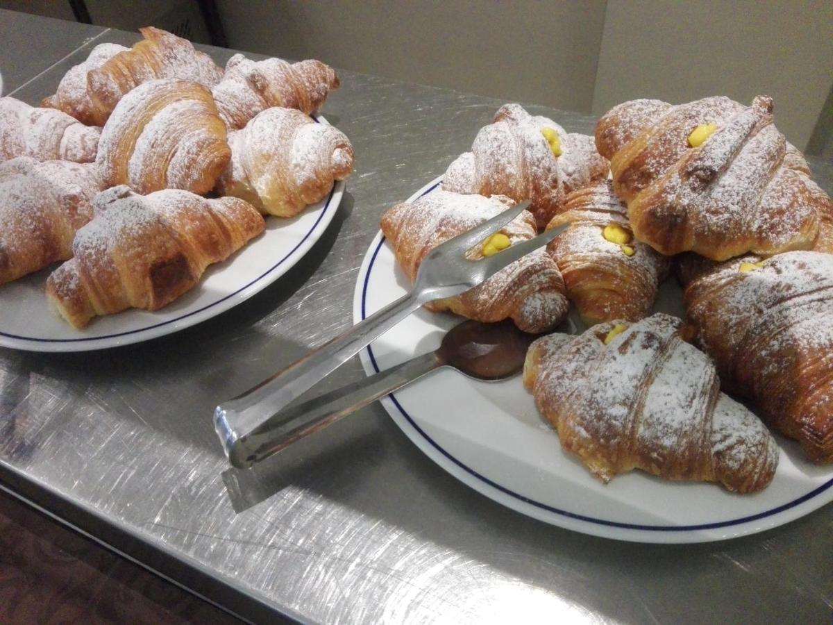 California Pastry Hotel 체르비아 외부 사진